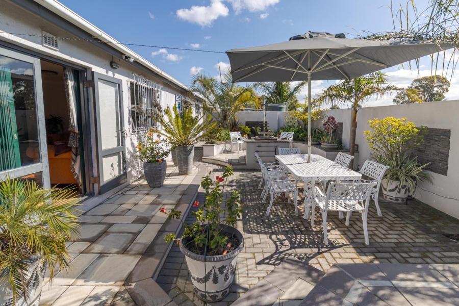5 Bedroom Property for Sale in Loucharmante Western Cape